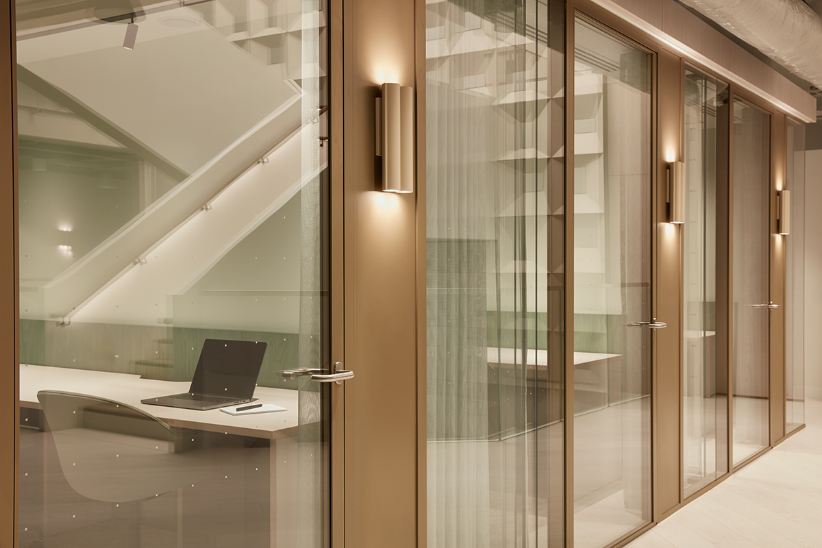 Phonebooth-style breakout spaces