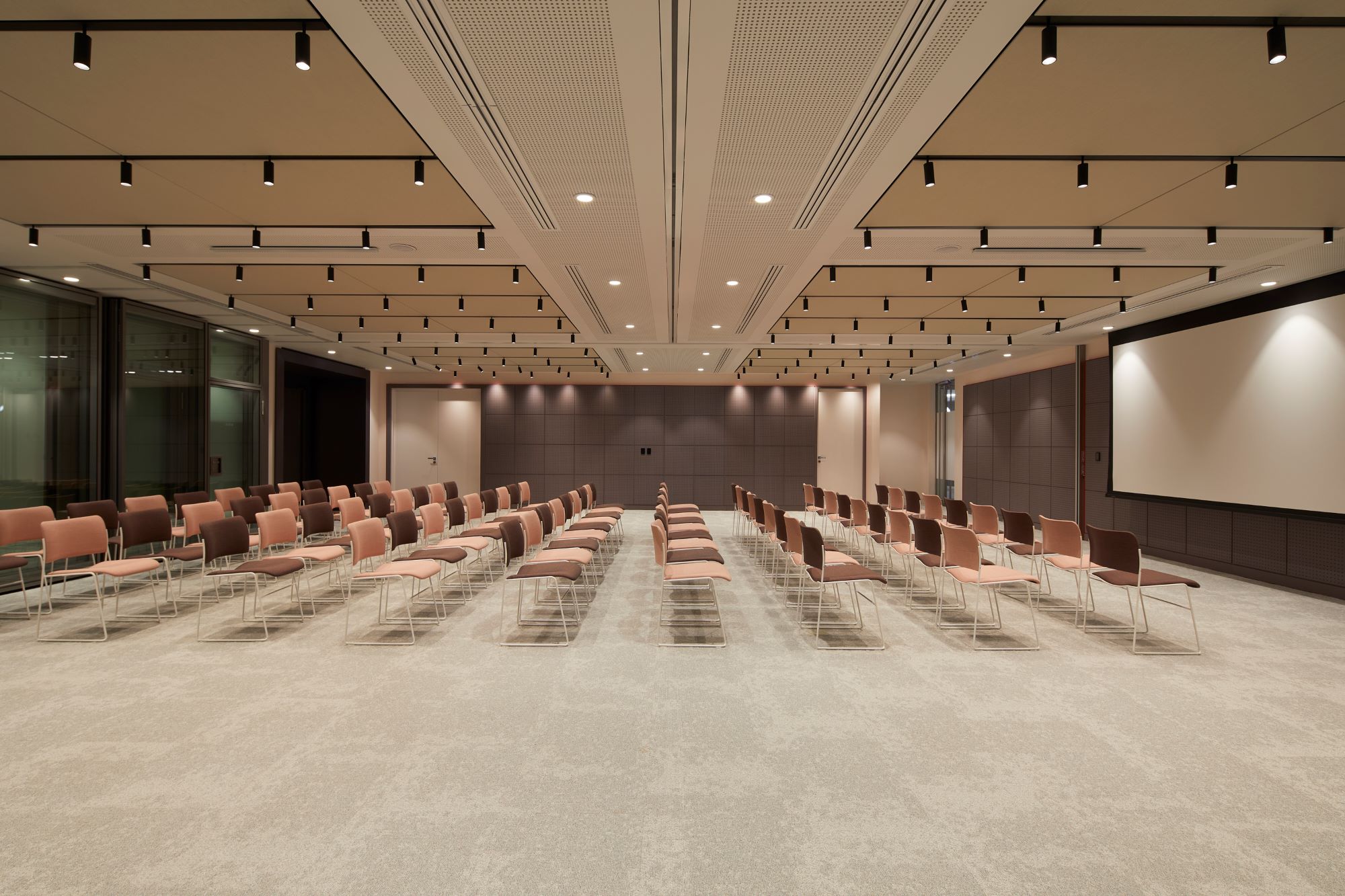 Presentation space for up to one hundred people near St Paul's Cathedral