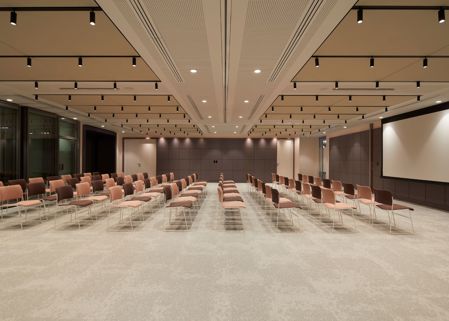 Presentation space for up to one hundred people near St Paul's Cathedral