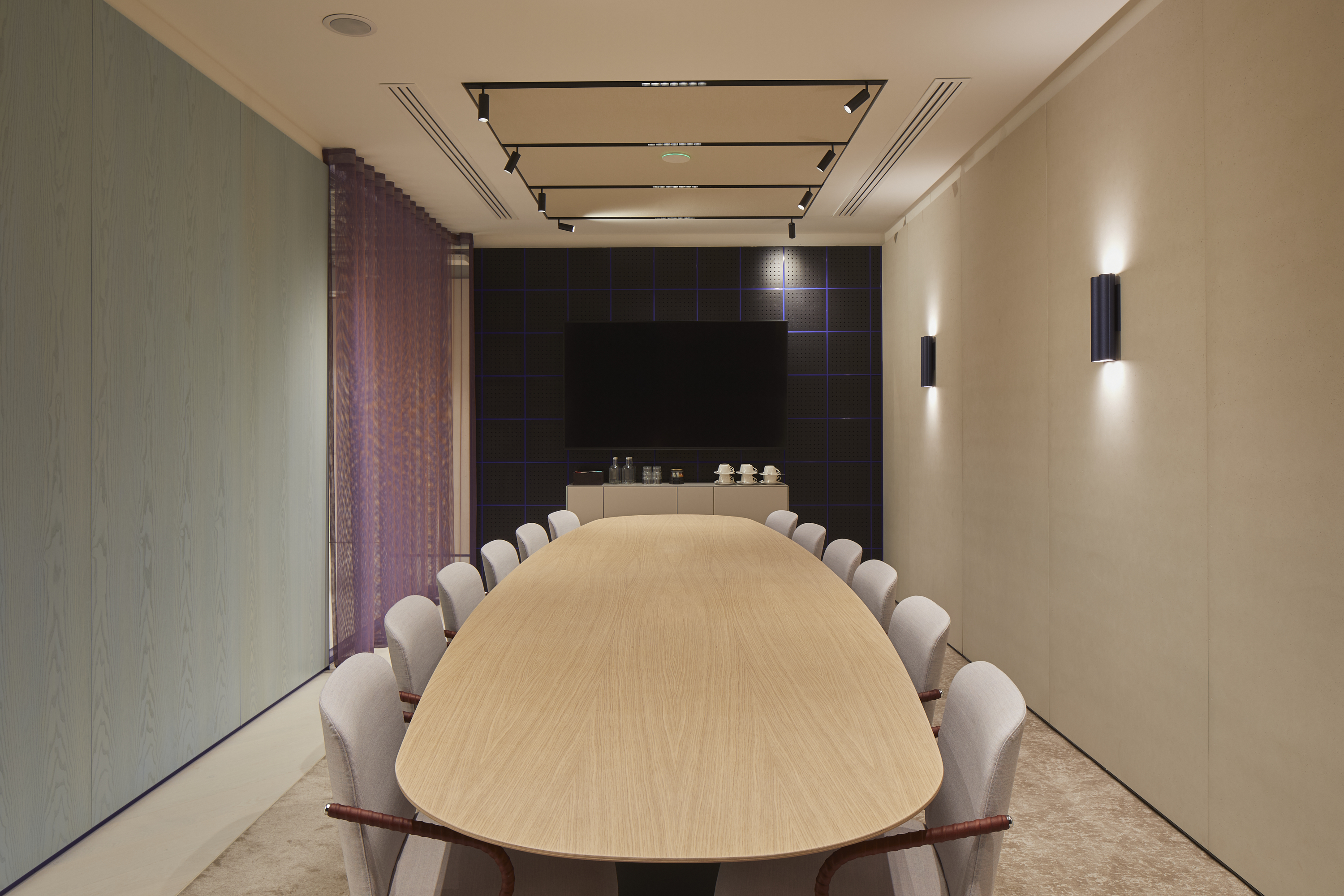 Meeting room for up to twelve people near St Paul's Cathedral 