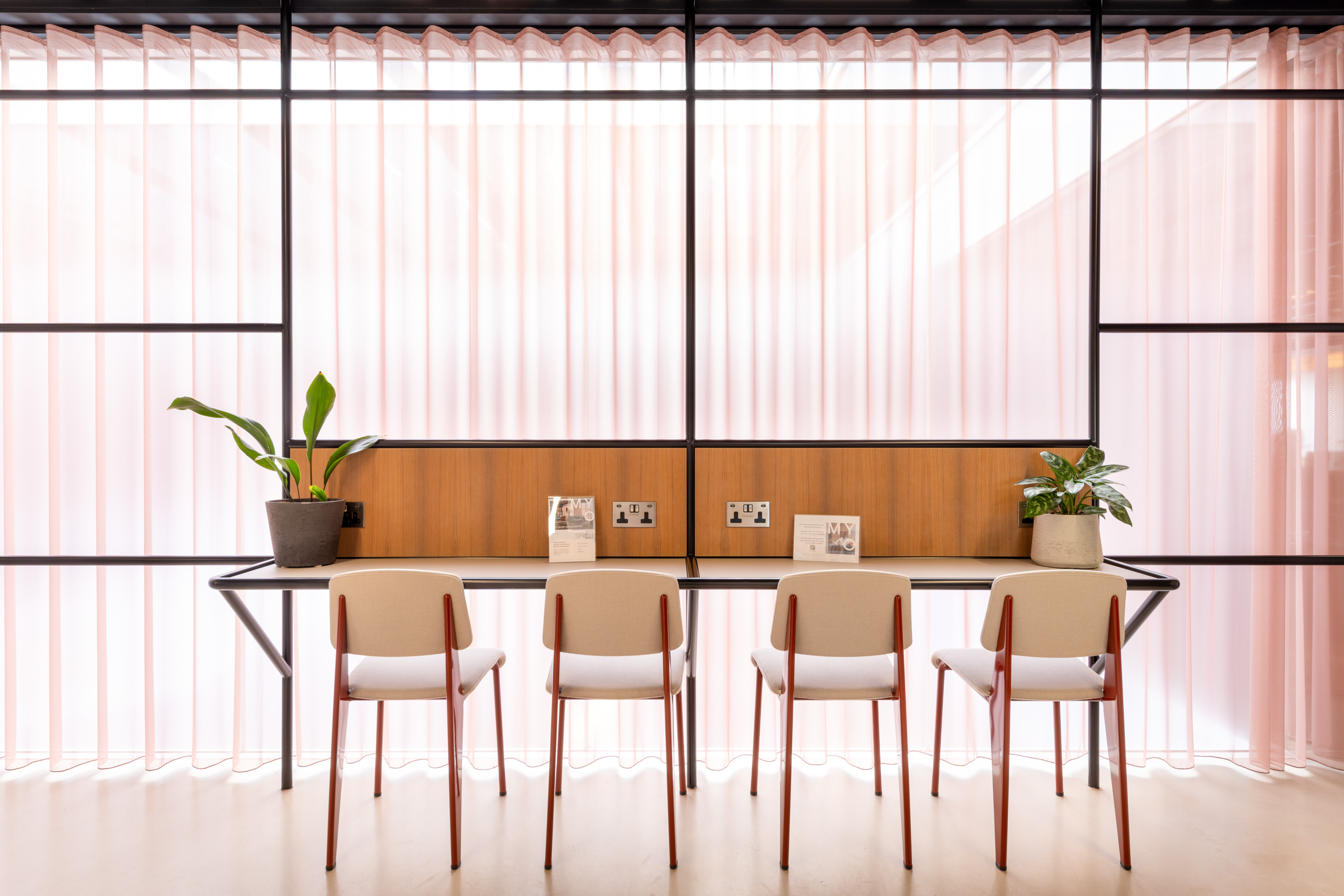 Snug workspace that seats four in MYO Victoria Street