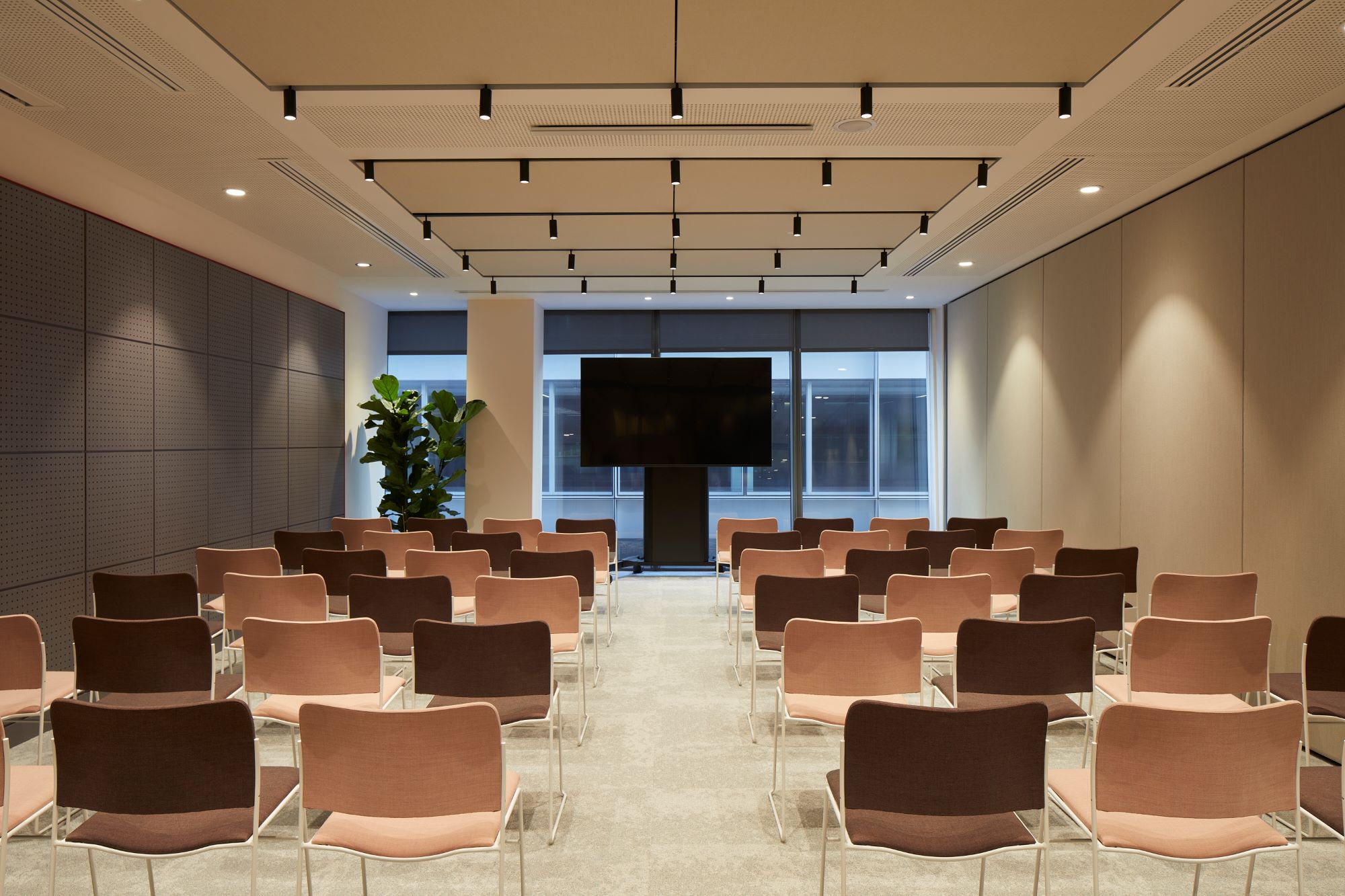 Wren Boardroom MYO St Paul's facing screen