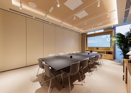 Meeting room for up to fourteen people