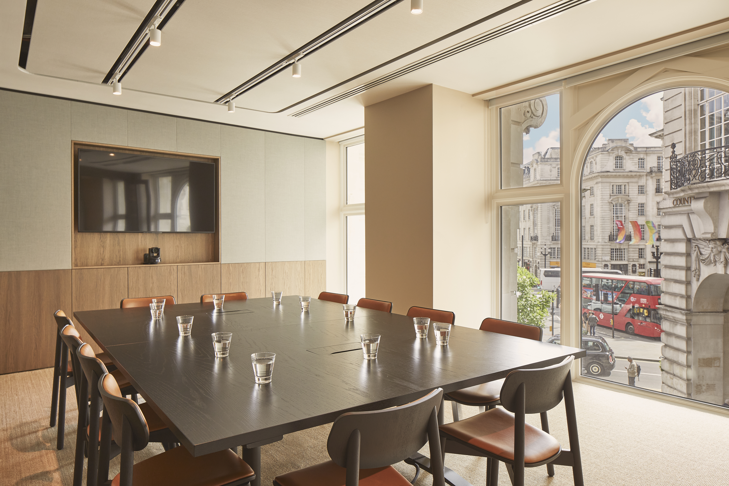 Meeting room for up to twelve people near Piccadilly Circus