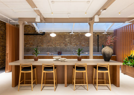 Breakout space for eight people in spacious lounge